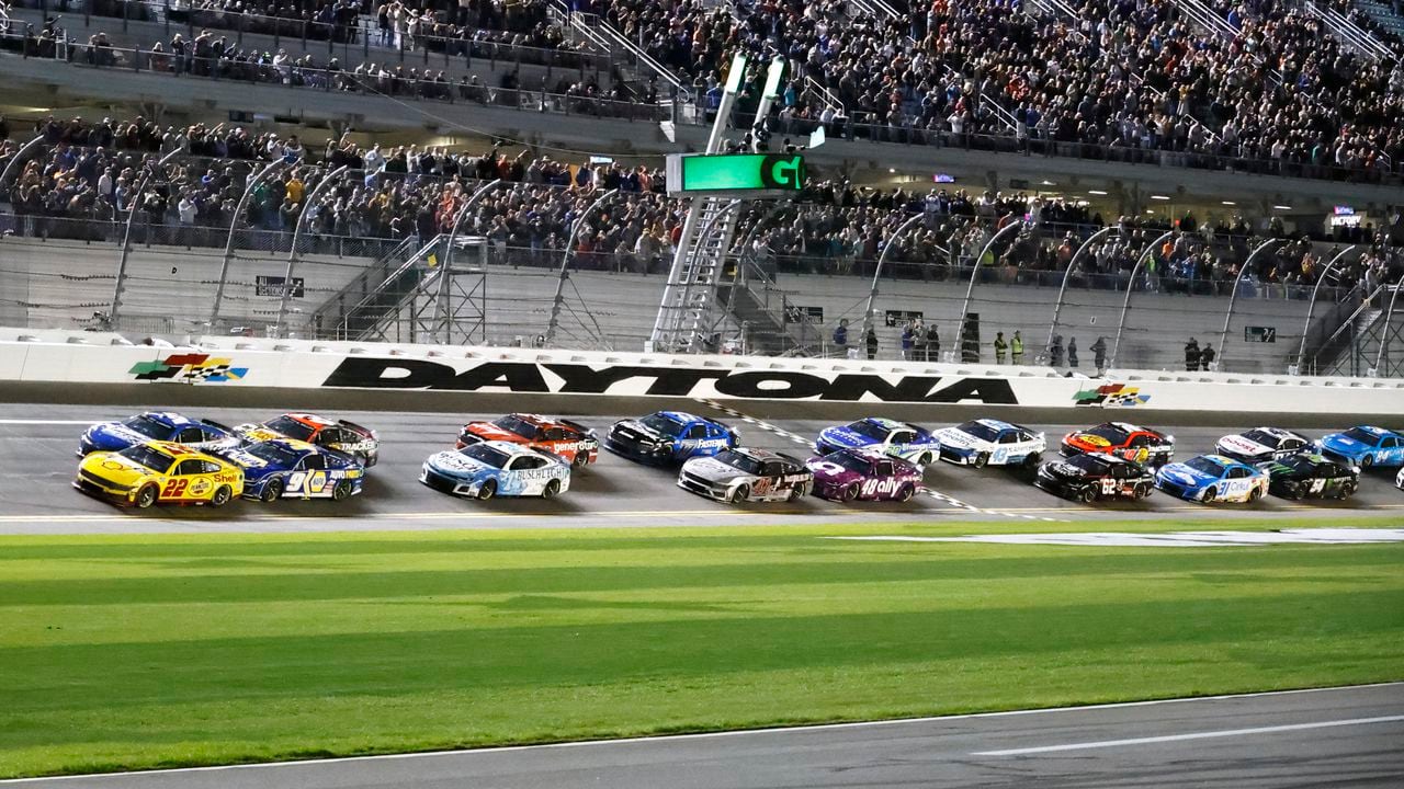 "2024 Daytona 500: Rain Delay, Lineup, and Live Updates"