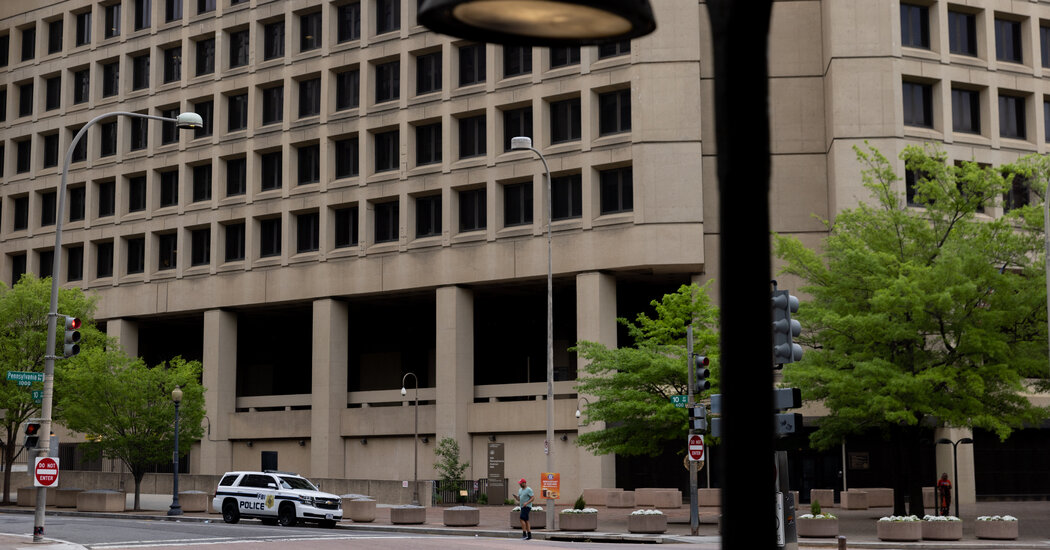 FBI's Improper Searches Uncover Politicians' Involvement in Surveillance Program