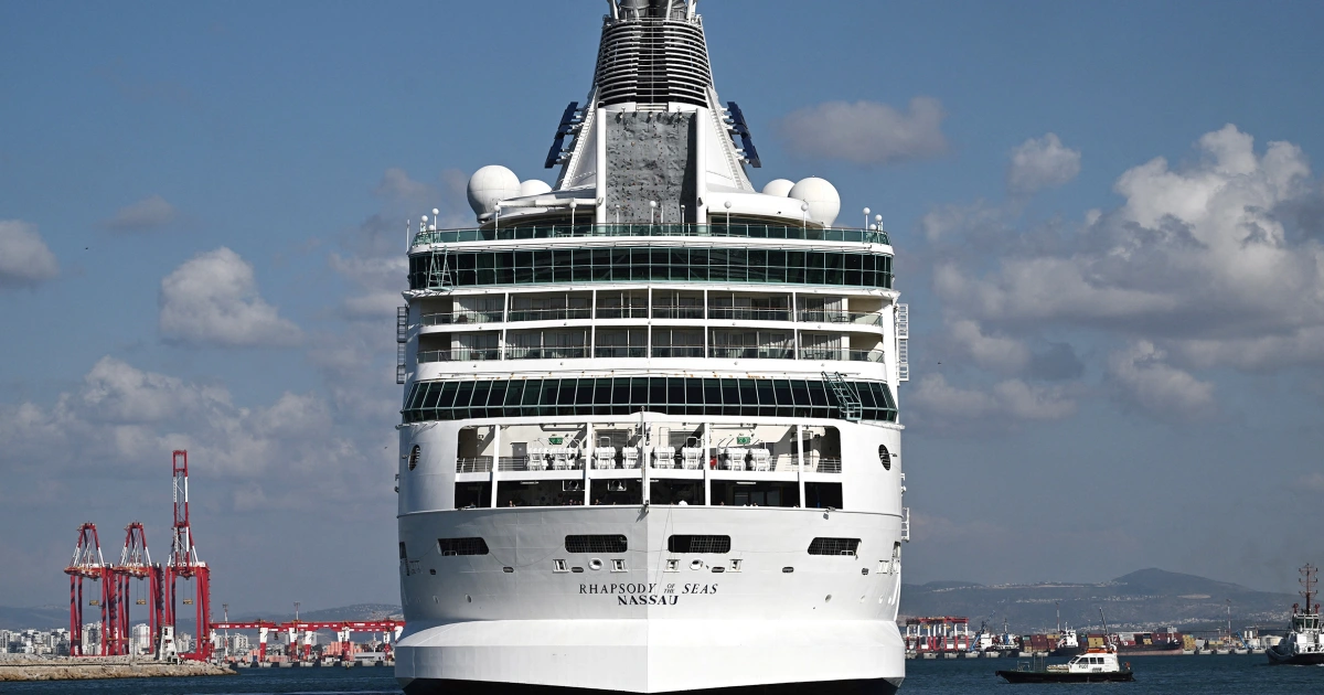 Featured image for Cruise Passenger Jumps Overboard to Avoid $16,000 Gambling Debt