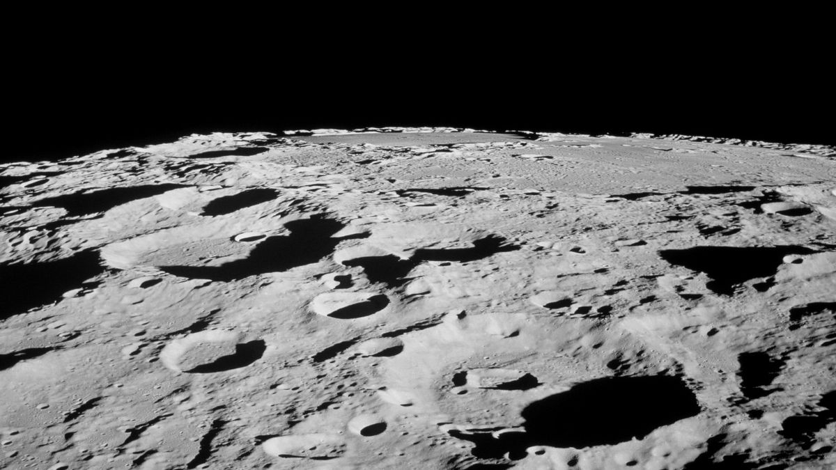 "Shrinking Moon's Impact on Artemis Astronauts and Lunar Stability"