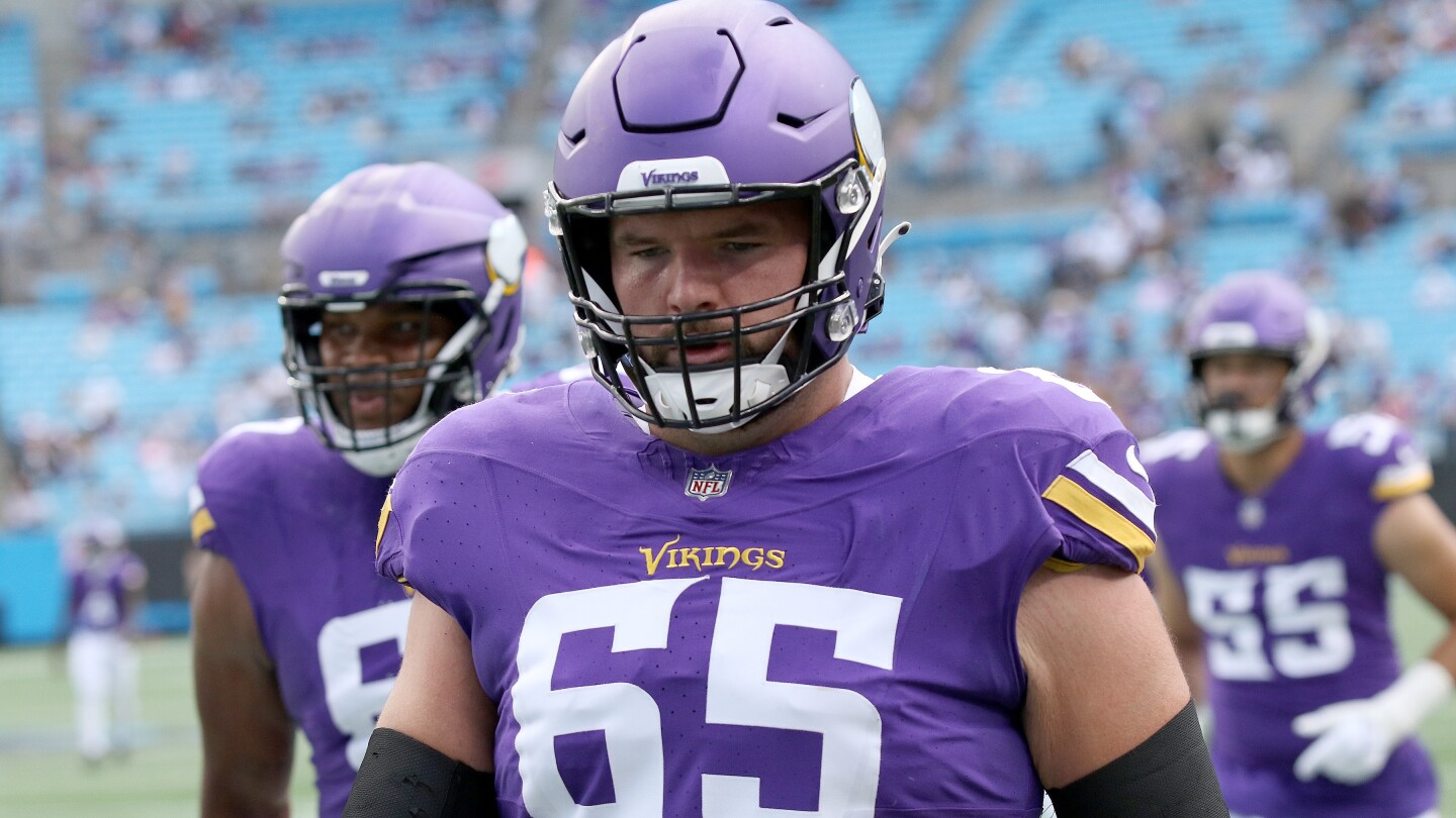 "Giants Add Offensive Linemen Austin Schlottmann and Aaron Stinnie in Free Agency"