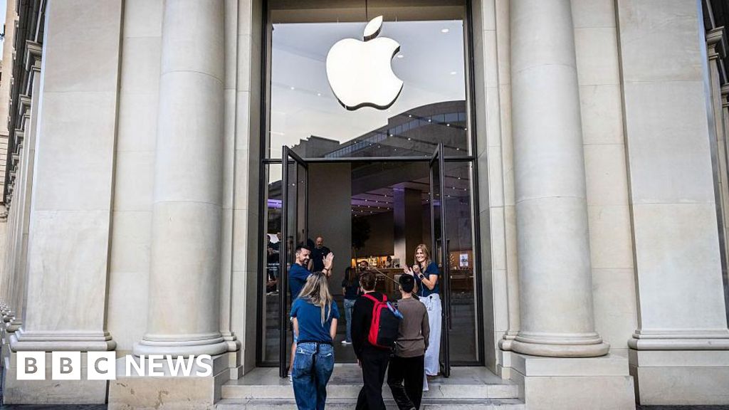 Featured image for EU scrutinizes Apple's App Store changes amid regulatory tensions