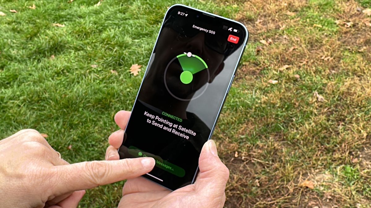Featured image for Apple Delays Charging for iPhone's Emergency SOS Satellite Feature