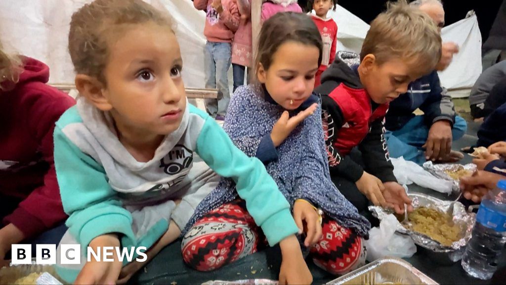 "Ramadan in Gaza: Struggles and Urgent Aid Amidst War and Hunger"