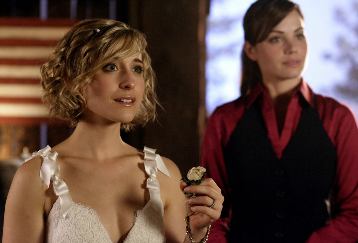 Featured image for Smallville Creators Considered Chloe as Lois Lane Twist