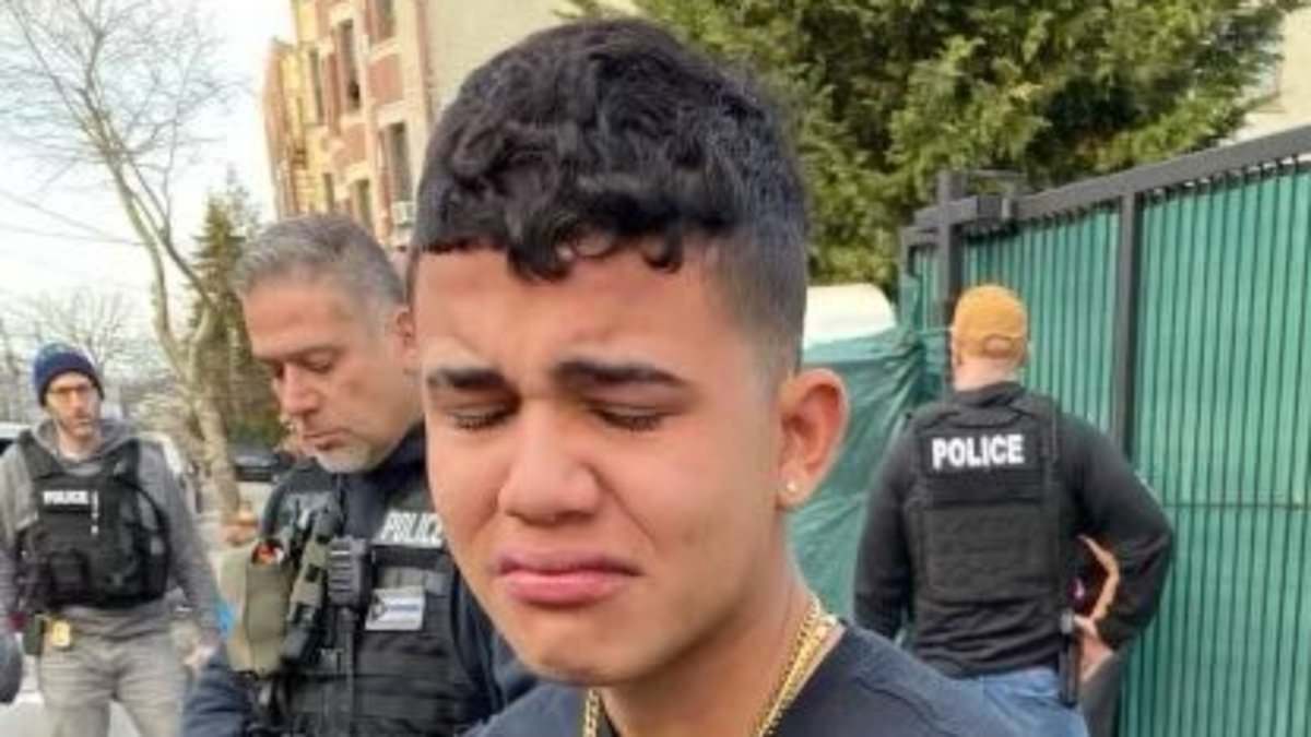 Featured image for "Times Square Gunman, 15, Sent Back to Juvenile Detention Despite Being Charged as Adult"