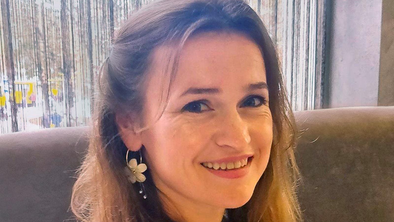 "Entrepreneurial Women Sell Mary Kay Makeup from Ukraine Bomb Shelters"