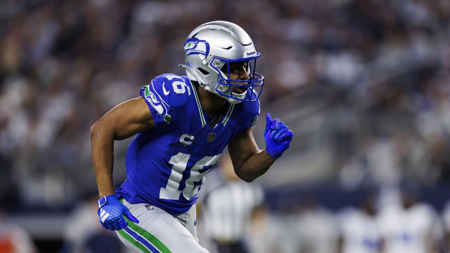 Featured image for "Tyler Lockett Agrees to Reworked Deal, Stays in Seattle"