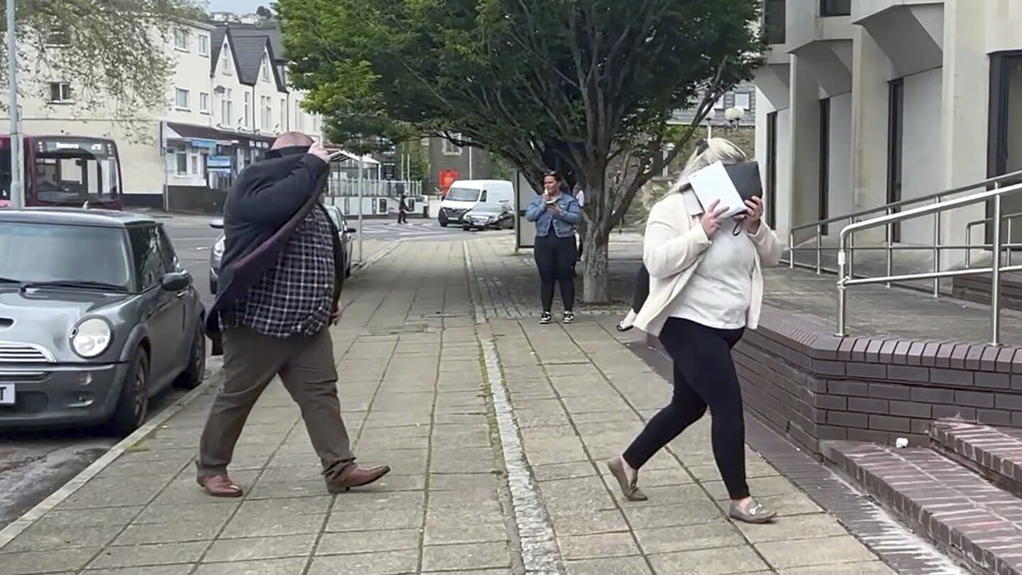 "Dine and Dash Duo Jailed After Racking Up Huge Restaurant Bills"