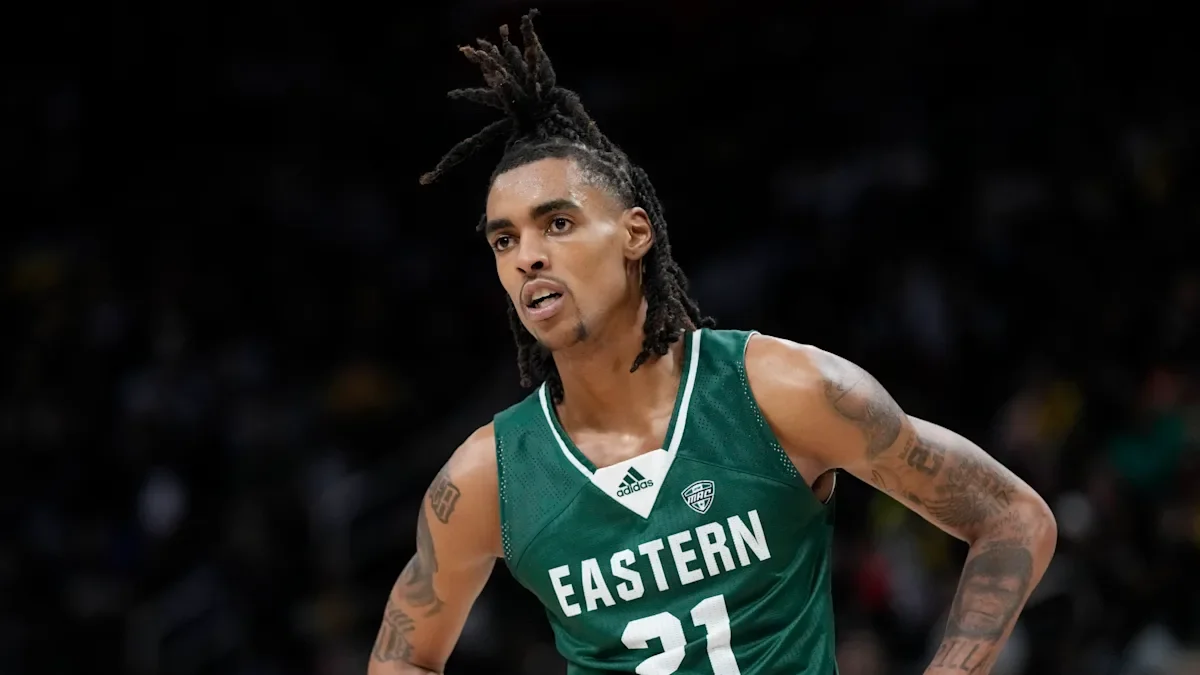 Former 5-star recruit Emoni Bates declares for 2023 NBA draft.