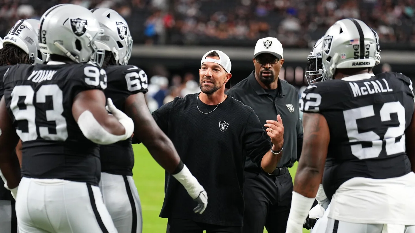 Raiders elevate Rob Leonard to defensive coordinator under Klint Kubiak
