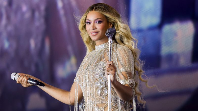 Beyoncé Channels Pamela Anderson in New Video Urging Fans to Vote