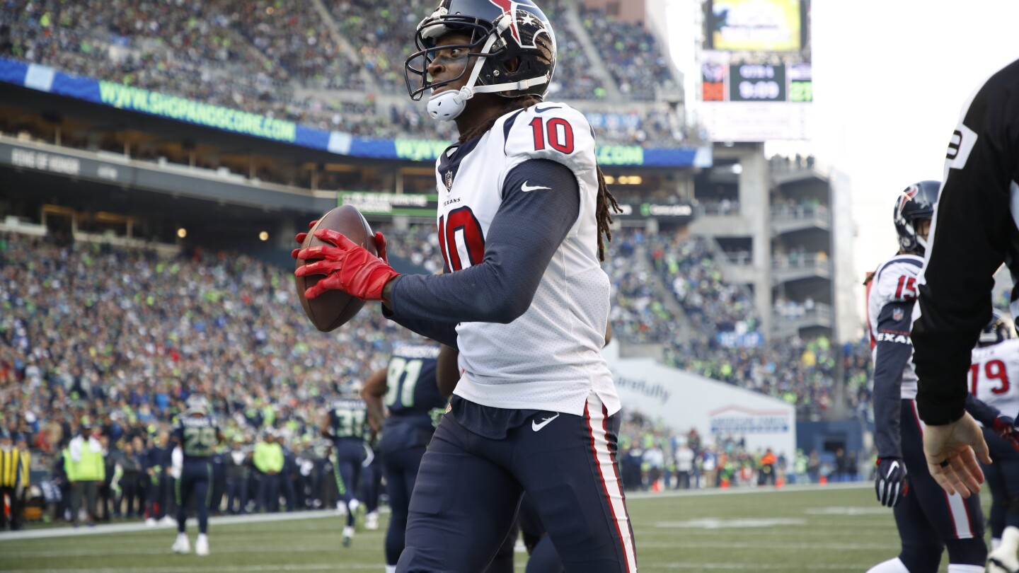 DeAndre Hopkins silences doubters, signs with Titans