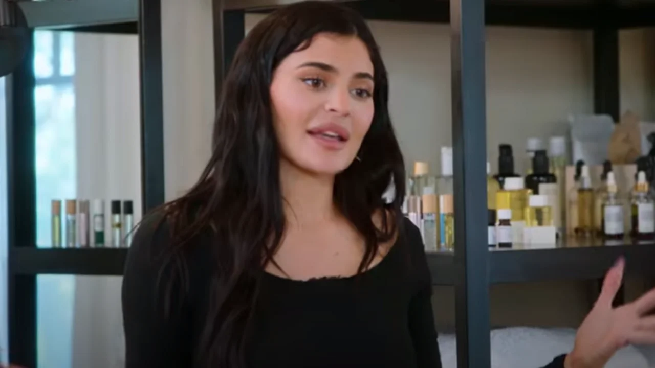Kylie Jenner questions family's beauty standards in new trailer.