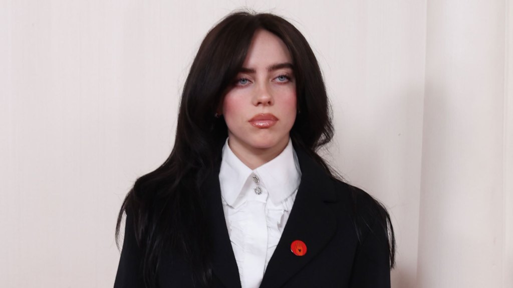 "Billie Eilish's Stand Against Wasteful Vinyl Variants and Taylor Swift Fans"