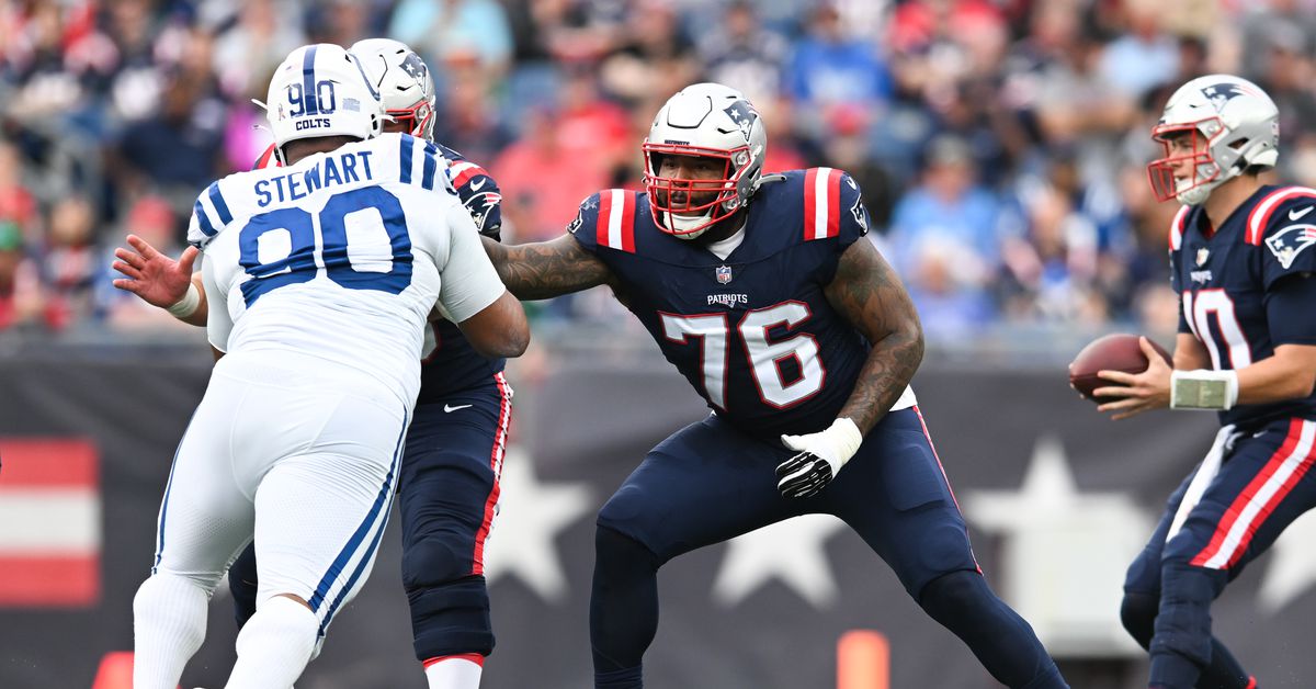 Dolphins add former Patriots OT Isaiah Wynn to roster.