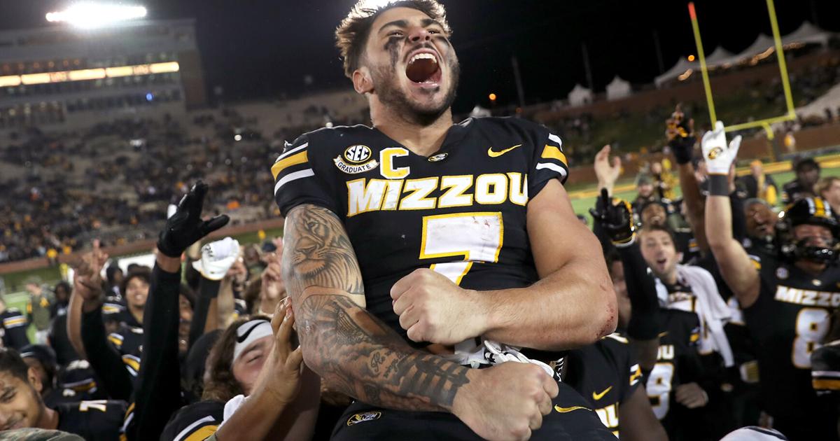 Featured image for Mizzou's Cody Schrader Wins 2023 Burlsworth Trophy as Former Walk-On