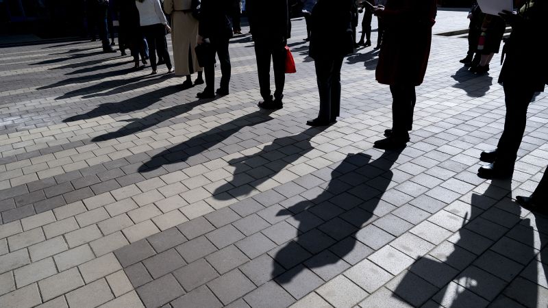 US Jobless Claims Drop to 7-Week Low Amid Steady Recovery