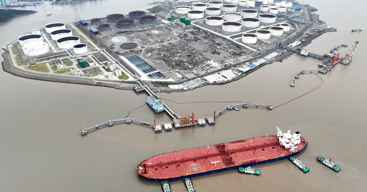 Oil prices plummet amid economic uncertainty and demand concerns.