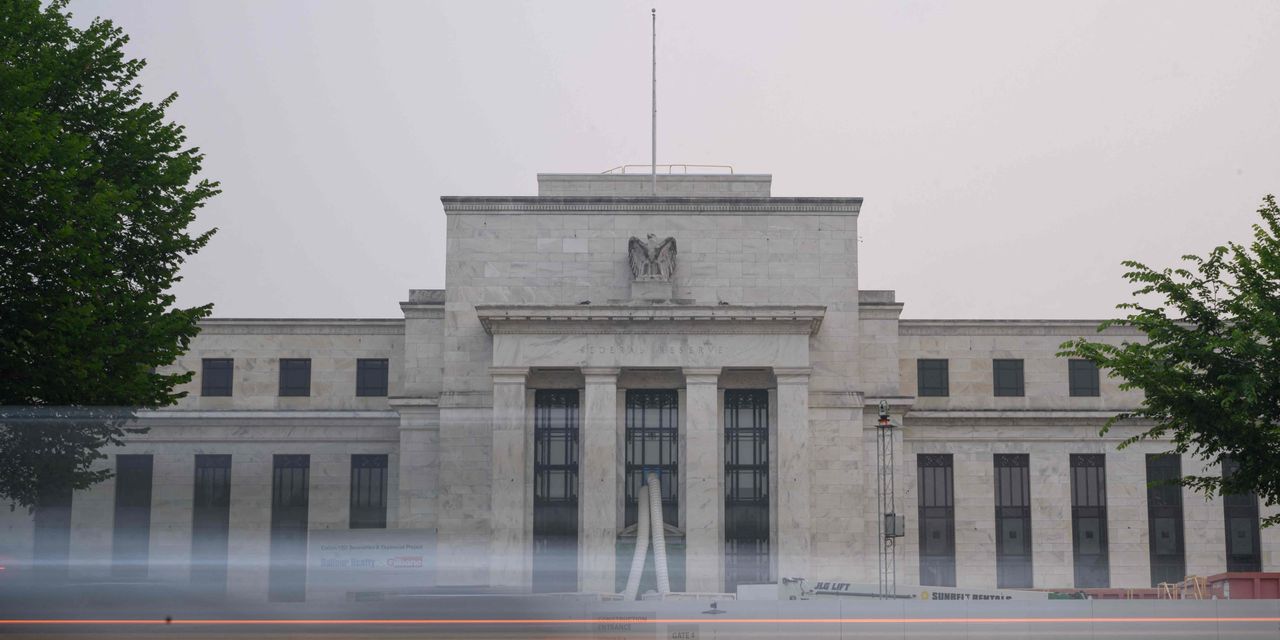 Bank Stocks Brace for Recession as Bond Yields Surge