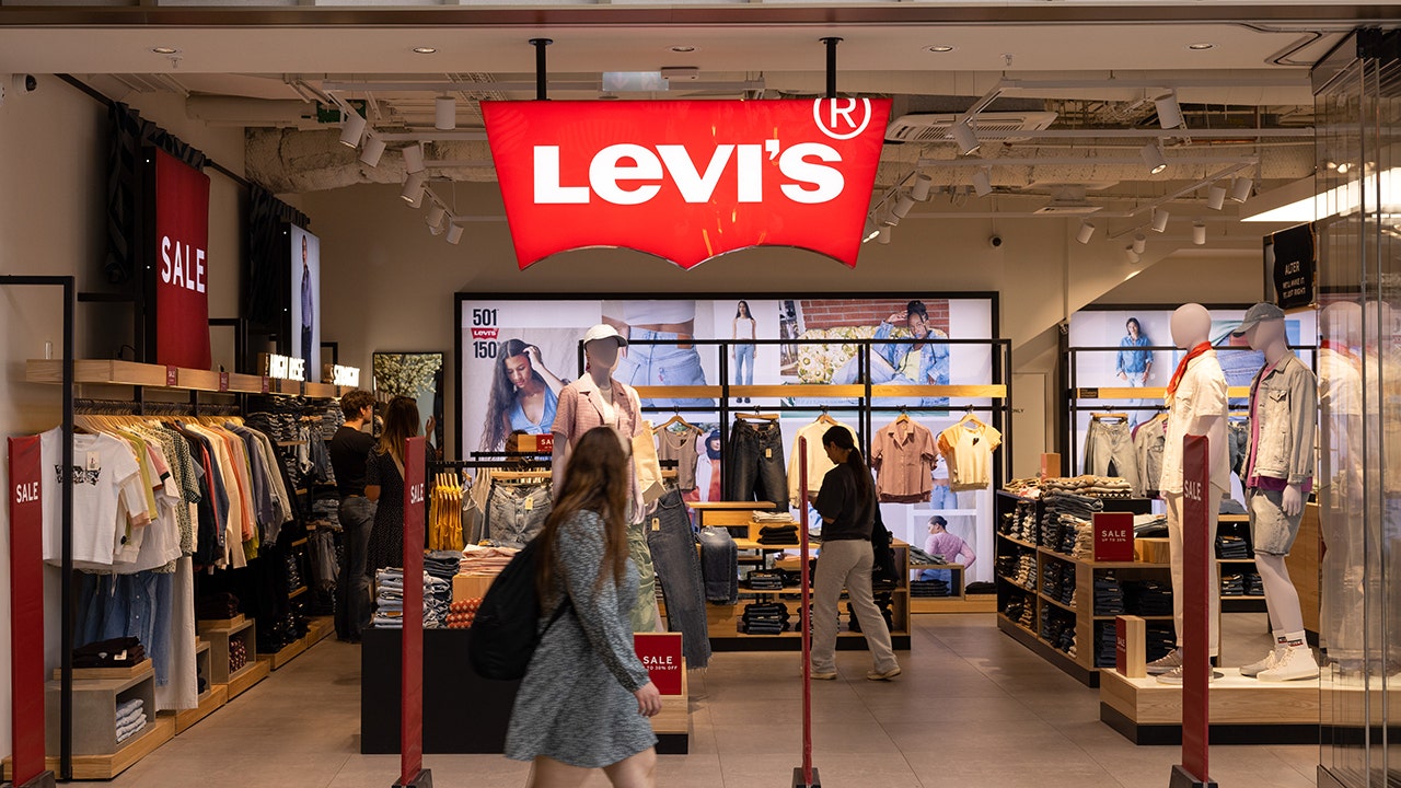 Featured image for Levi's Announces Up to 15% Global Workforce Cut
