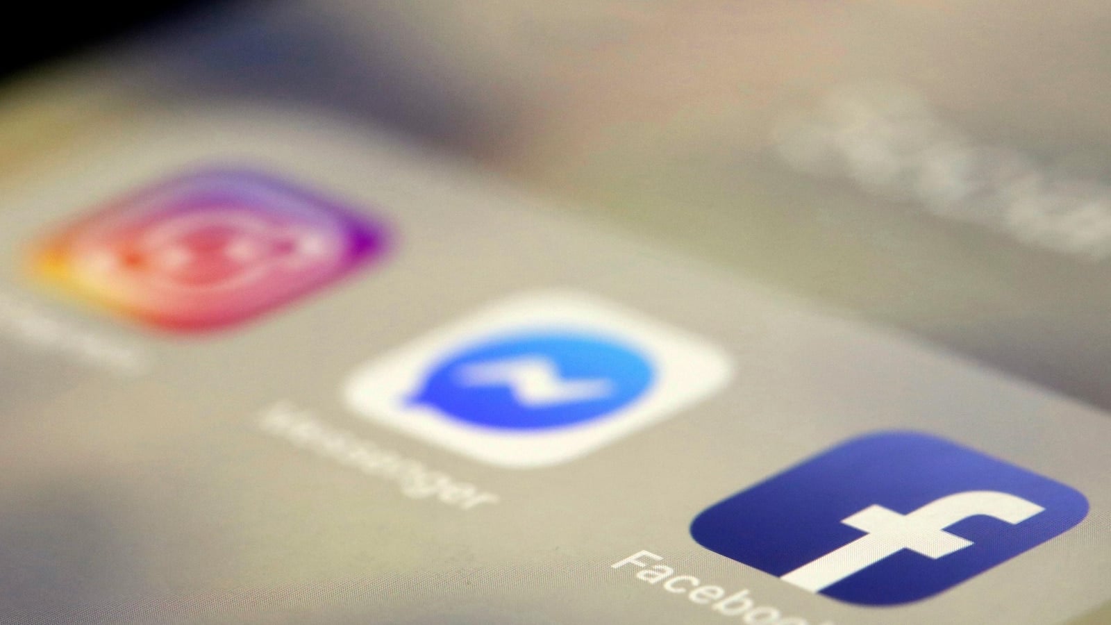 Featured image for "Pew Survey: Teens Find Happiness and Peace Without Smartphones"