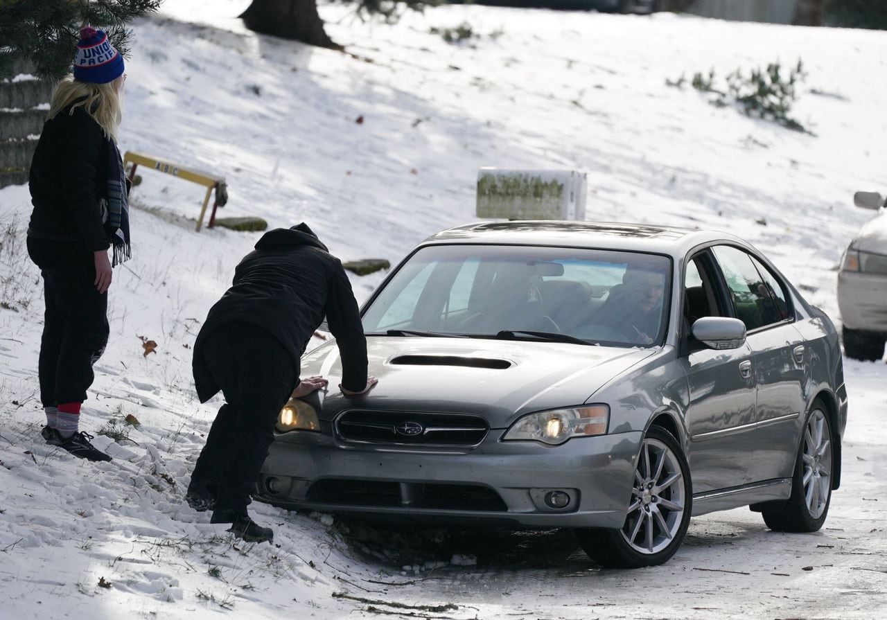 Featured image for "Oregon Ice Storm: School Closures and Power Outages Updates"