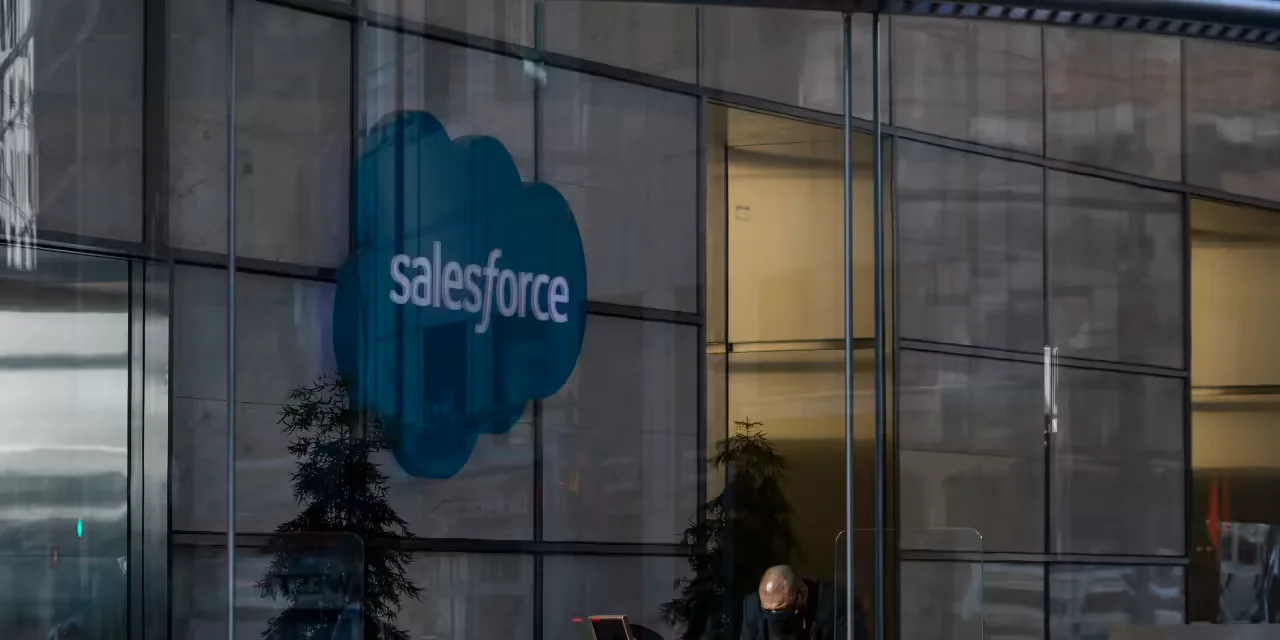 Salesforce's Strong Earnings Report Fails to Boost Stock Amid Customer Pressure.