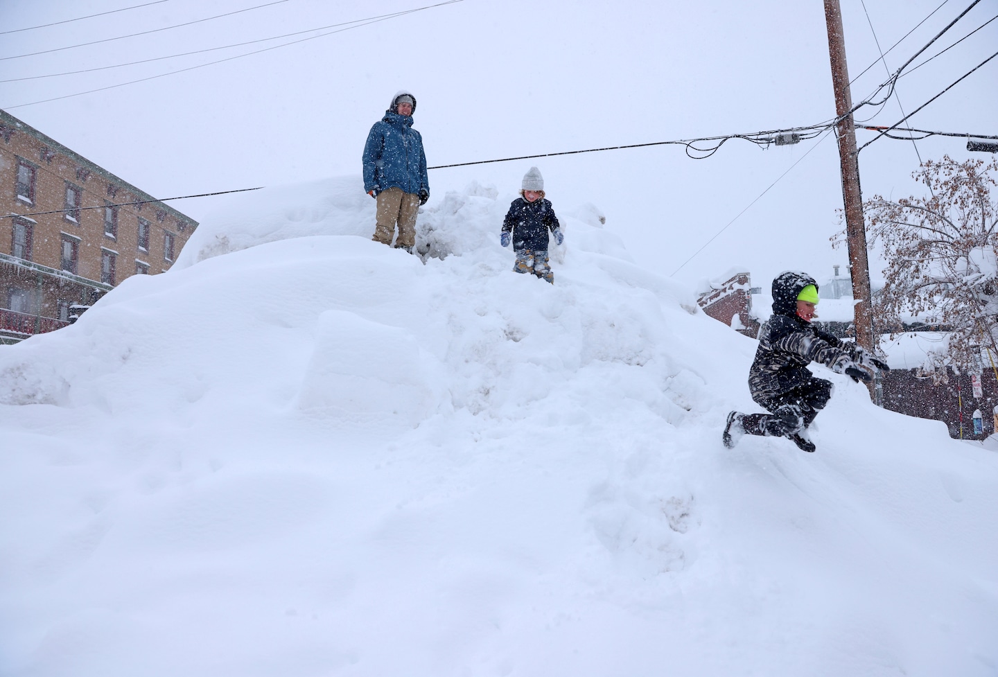 Featured image for "California's Sierra Nevada: Buried Under 11 Feet of Snow in Life-Threatening Blizzard"
