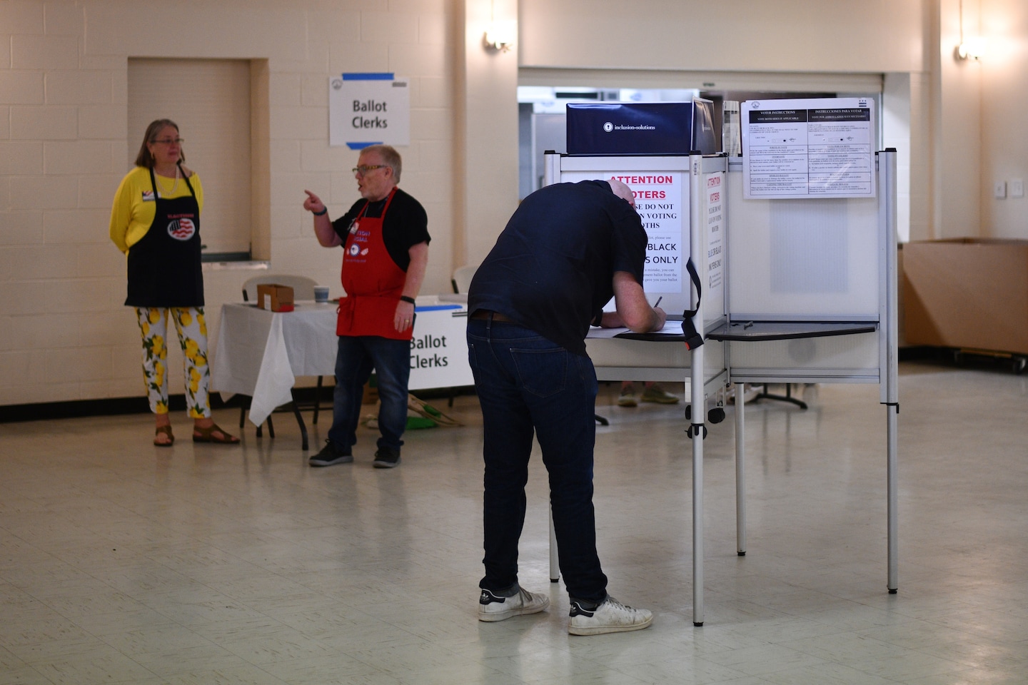 "Voters Decide Key Races in D.C. Primary Amid Crime Concerns"