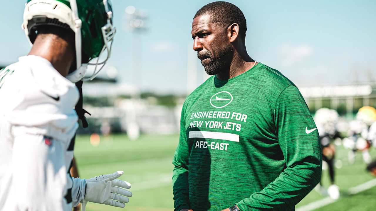 Featured image for Jets Appoint Chris Harris as Defensive Coordinator After Wilks Firing