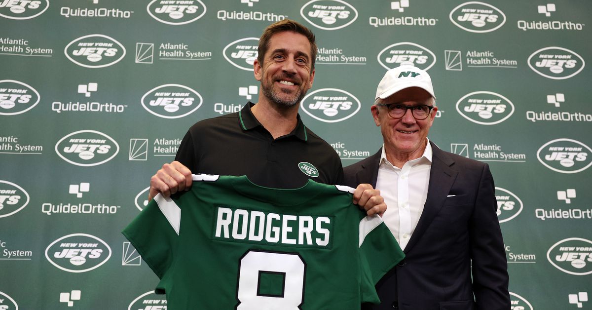 Jets Owner Considered Benching Aaron Rodgers After Week 4