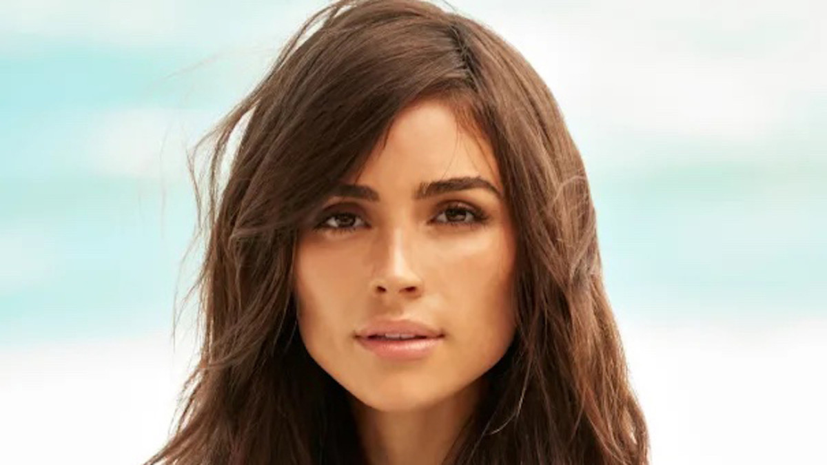 Featured image for Olivia Culpo's Inspiring Florida Photoshoot: 7 Incredible Poses and Words