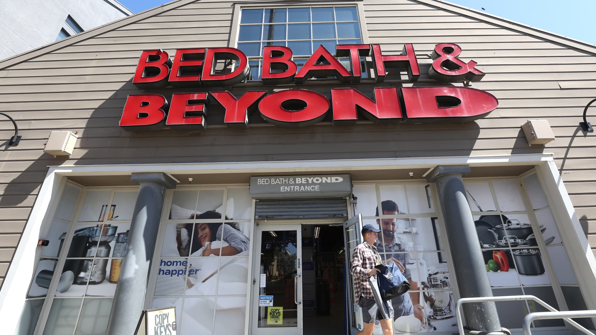 Bed Bath & Beyond proposes reverse stock split to avoid bankruptcy.