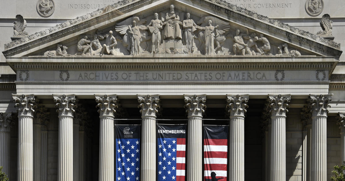 Activists Vandalize US Constitution Encasement at National Archives
