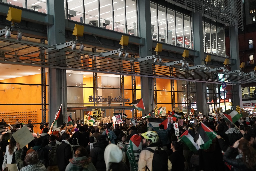 Pro-Palestinian Protesters Rally at NY Times HQ, Accusing Biden of Backing 'Genocide'
