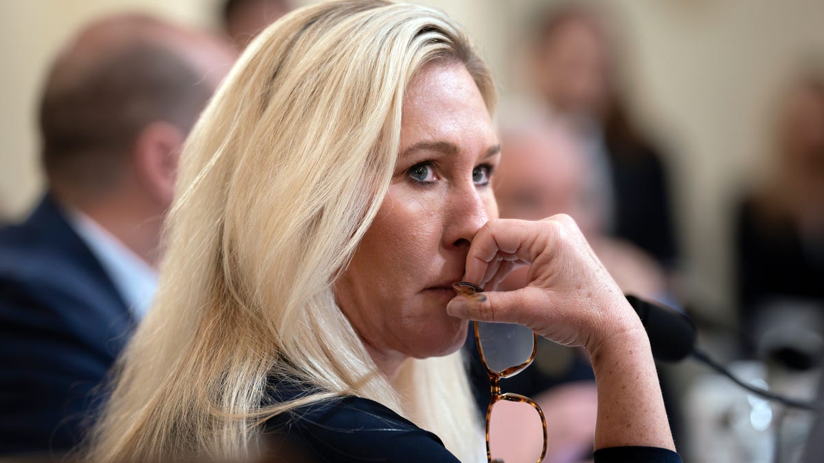 Featured image for "Supreme Court Denies GOP Lawmakers' Appeal for Mask Mandate Fine Enforcement"