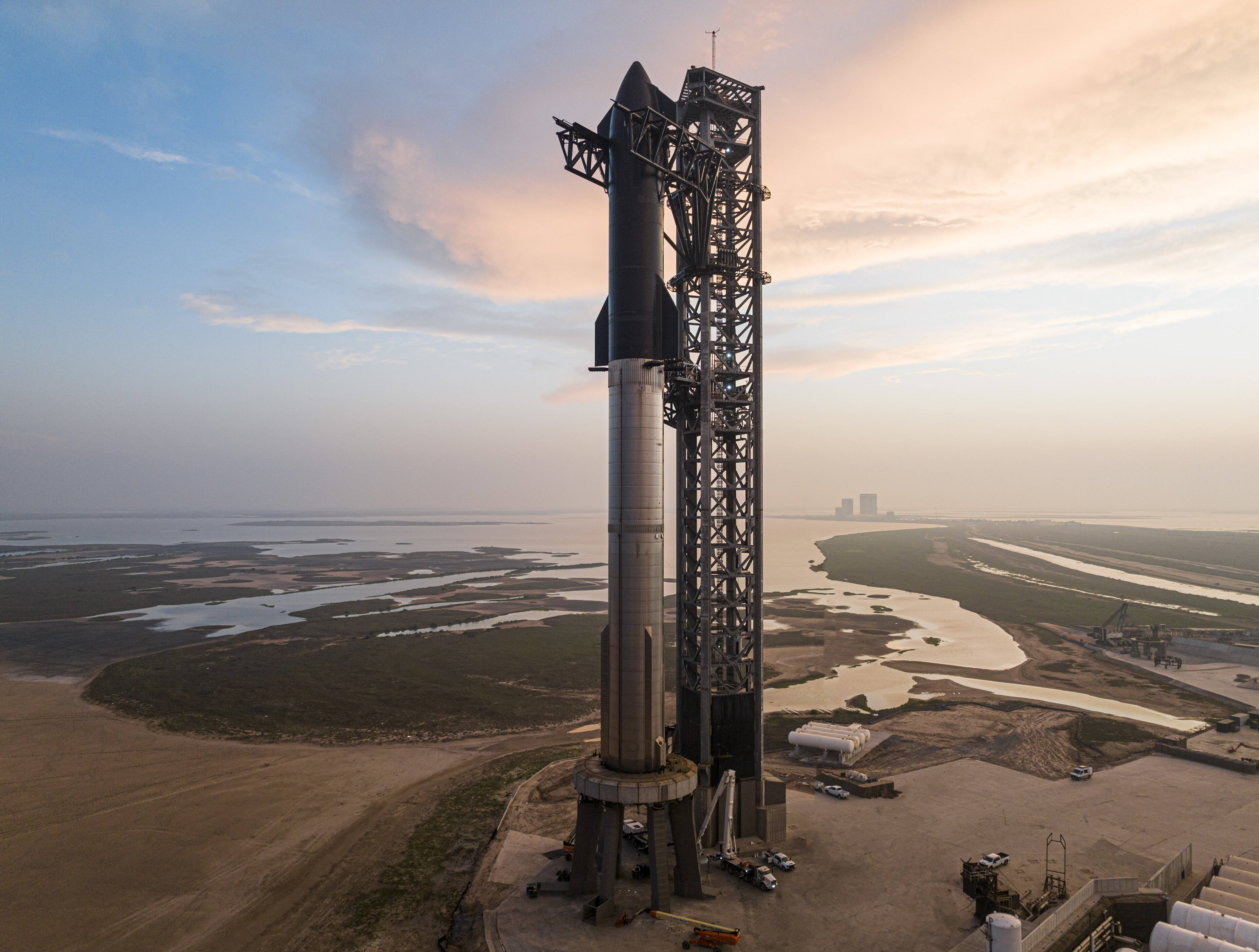 "SpaceX's Starship Explosion: Musk Reveals Liquid Oxygen Venting as Cause"