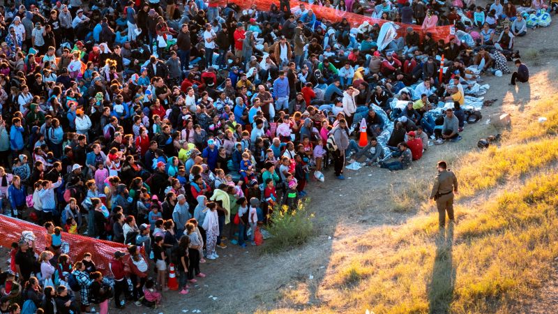 Texas Immigration Law Sparks Border Confusion and Mexican President's Opposition