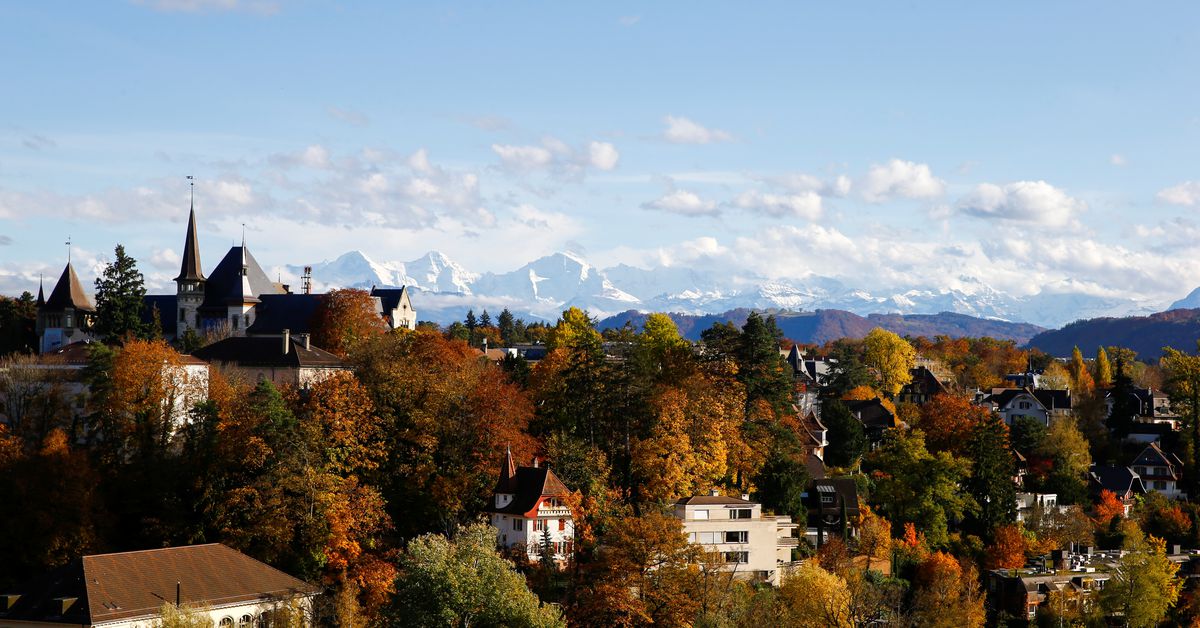 Swiss Right-Wing Populists Gain Ground in Immigration-Focused Election