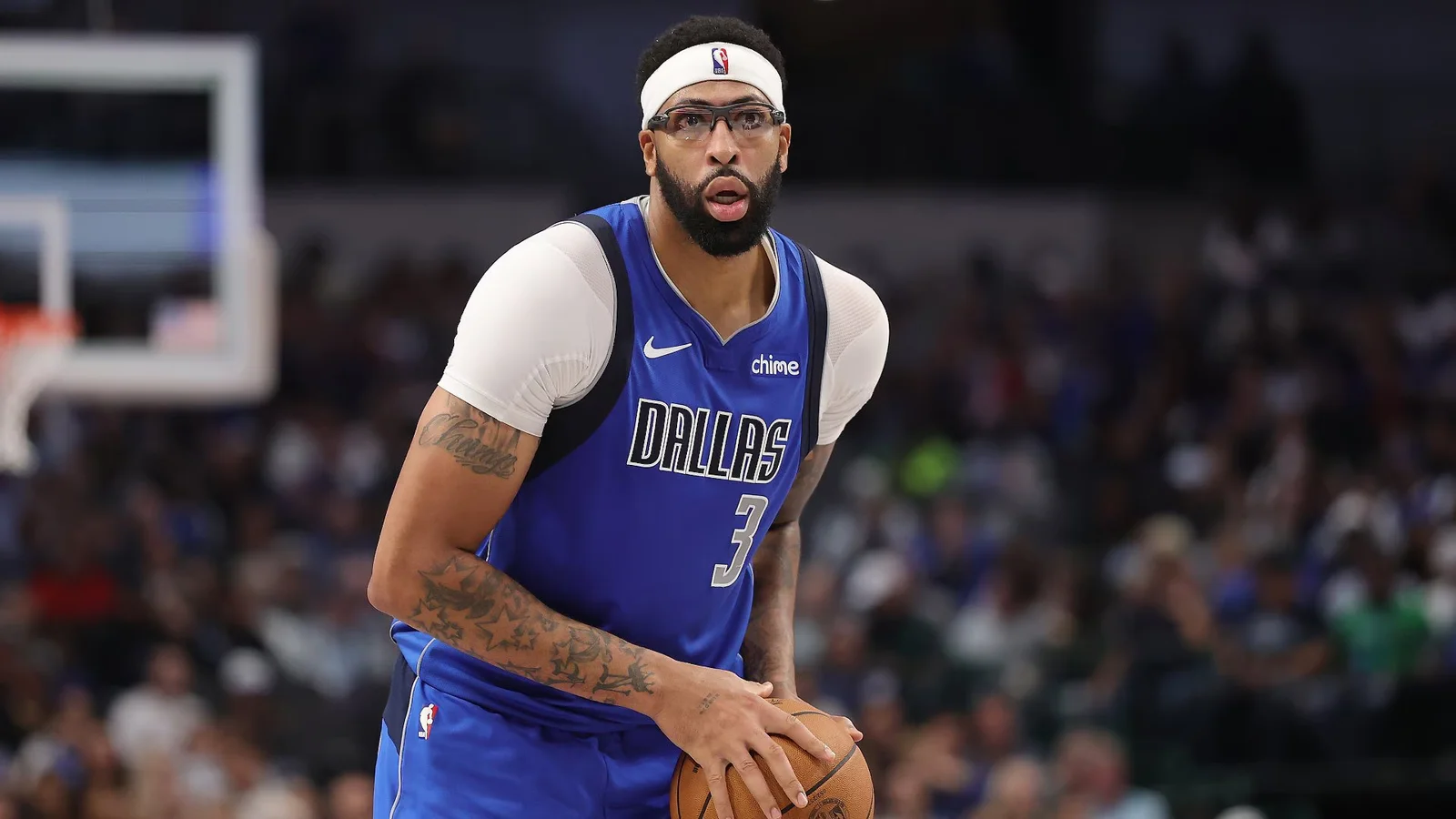 Davis lands in Washington in eight-player Wizards–Mavericks swap