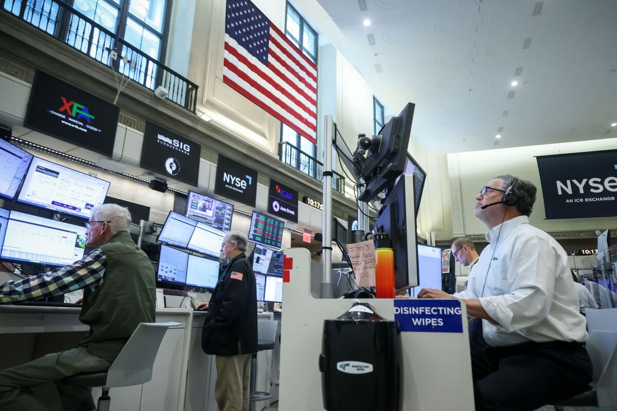 Featured image for Treasury Yields Fluctuate Amid Economic Data and Shutdown Uncertainty