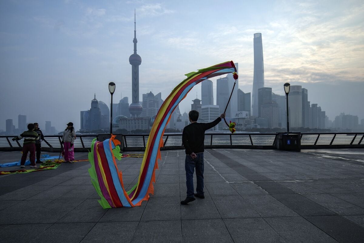 Featured image for "China's Economic Growth Falls Short, Prompting Calls for Stimulus and Restructuring"