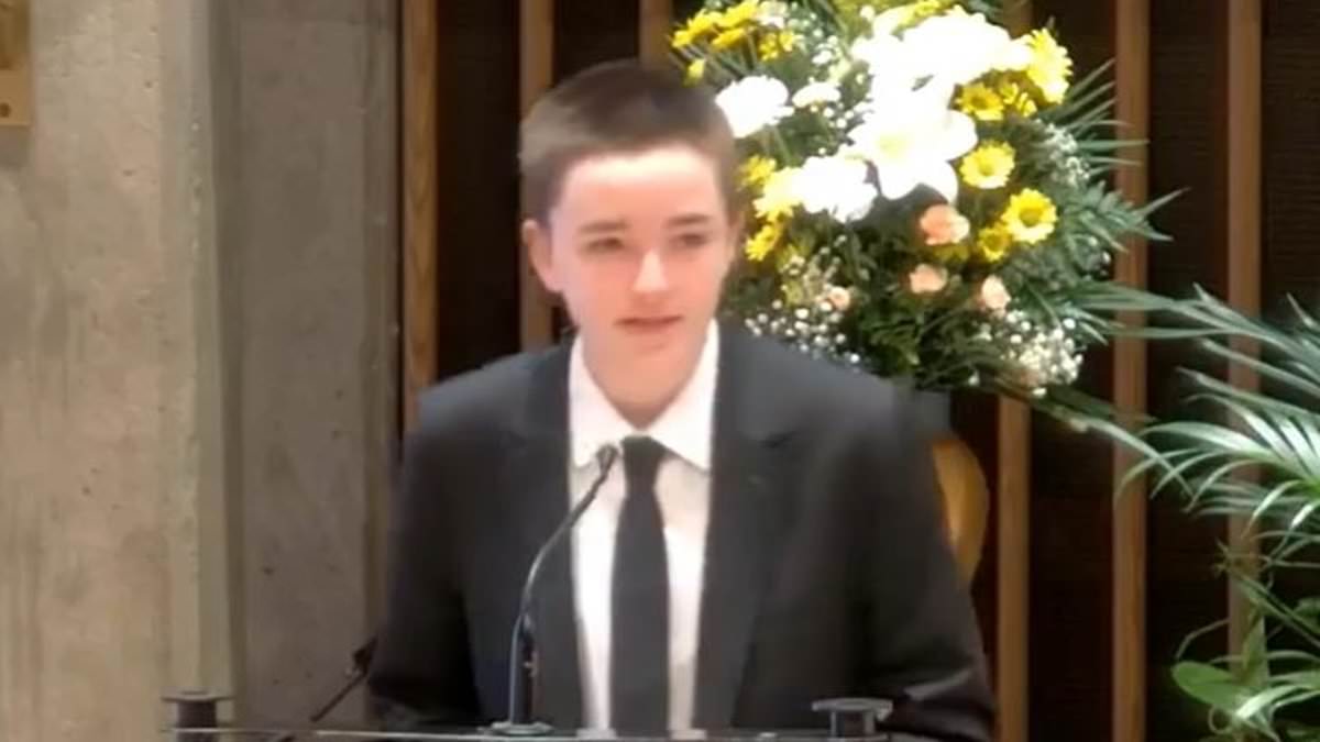 Featured image for "Ben Affleck and Jennifer Garner's Middle Child Reveals New Name"