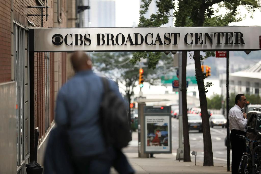 CBS considers selling NYC studio amid cord-cutting trend.