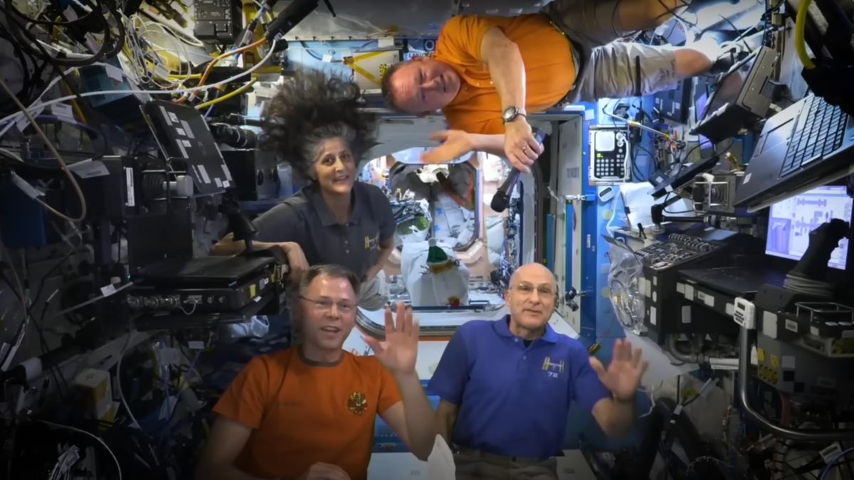 Astronauts Celebrate Thanksgiving with Messages and Meals from Space