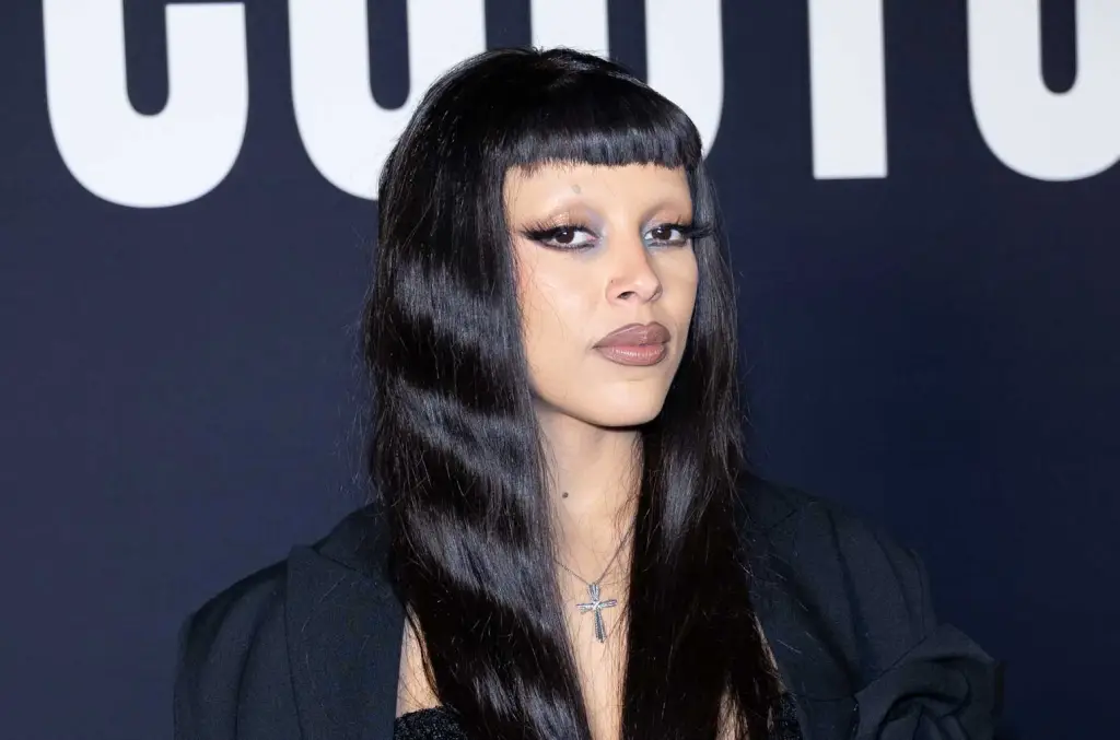 Featured image for Doja Cat Rocks Stylish Neck Brace in New Photos