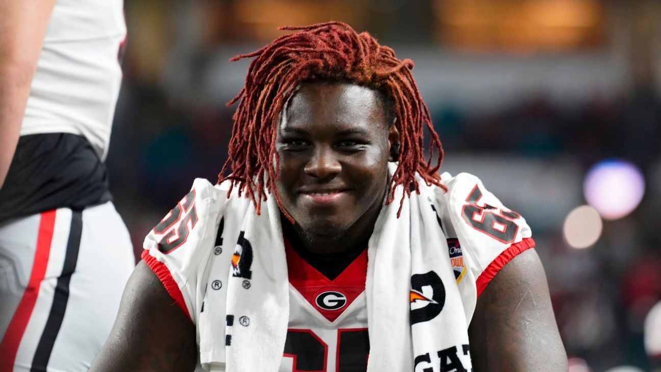 Featured image for "Georgia's Amarius Mims Announces Entry into 2024 NFL Draft as Potential First-Rounder"