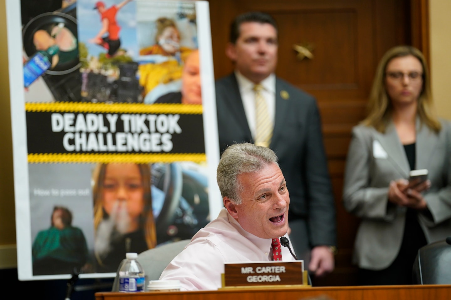The TikTok Panic: US Considers Ban Amidst Controversy.