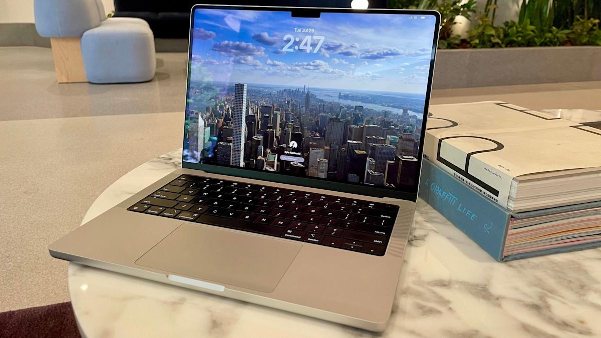 Featured image for Apple Prepares to Launch Touchscreen MacBook Pro with OLED and M6 Chip
